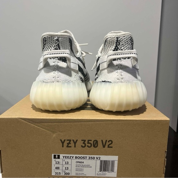 Yeezy 350 V2 Zebra - Picture 4 of 7